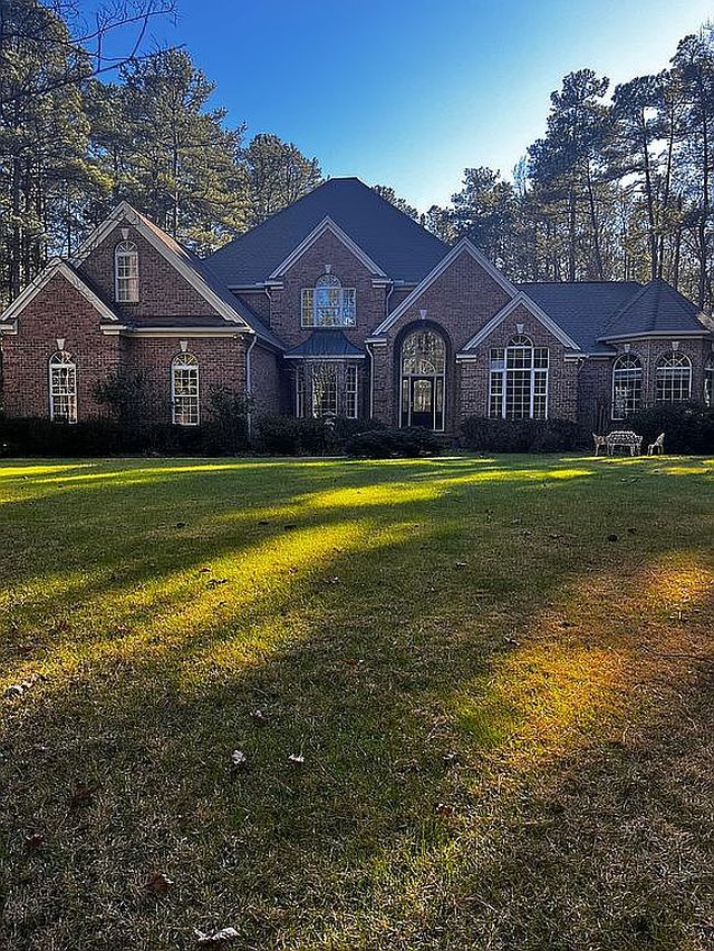 Photo of 200 Strathmore St, Southern Pines, NC