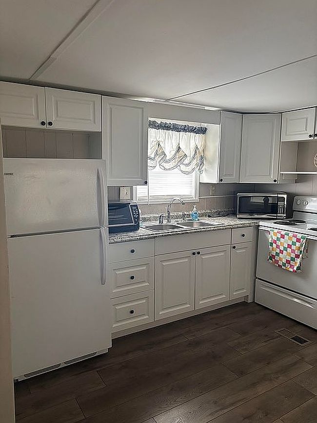 Photo of 29250 Us Highway 19 N Unit 200, Clearwater, FL