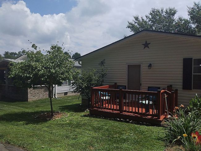Photo of 551 Dove Trl, Hendersonville, NC