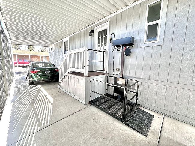Image of 11101 E University Dr