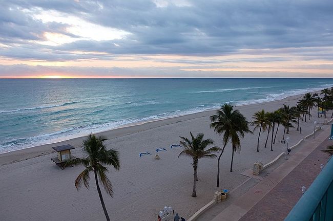 Additional photo 1 of property located at 400 N Surf Rd Apt 703