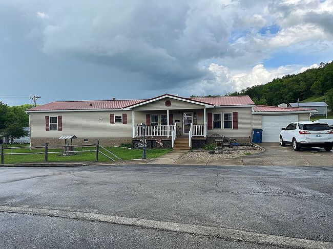 Photo of 640 Broadway St, West Liberty, KY