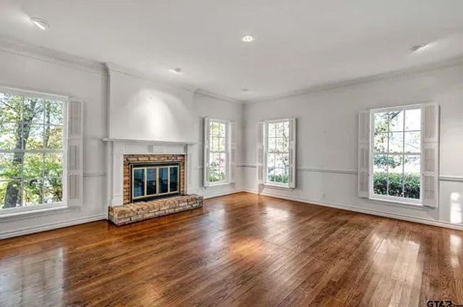 Additional photo 3 of property located at 1701 Devonshire Dr