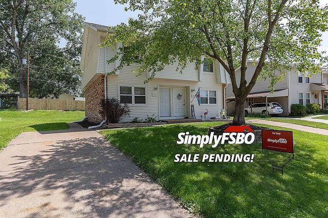 Photo of 3327 Clearwater Dr, Bettendorf, IA