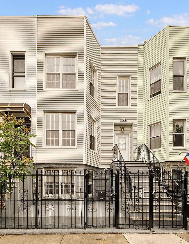 Photo of 249 Eldert St #2, Brooklyn, NY