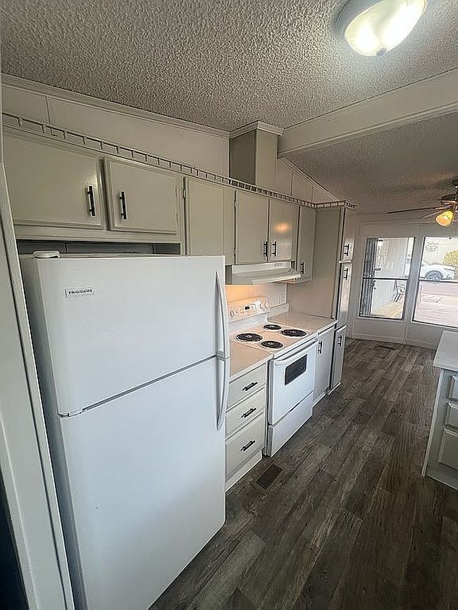 Additional photo 1 of property located at 12721 W Greenway Rd Lot 119