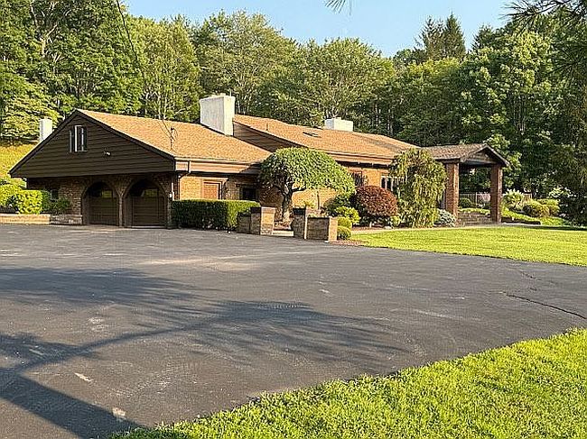 Photo of 22 Tannen Dr, Pleasant Valley, NY