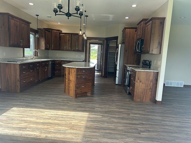 Photo of 834 Lake Forest Cir, Detroit Lakes, MN