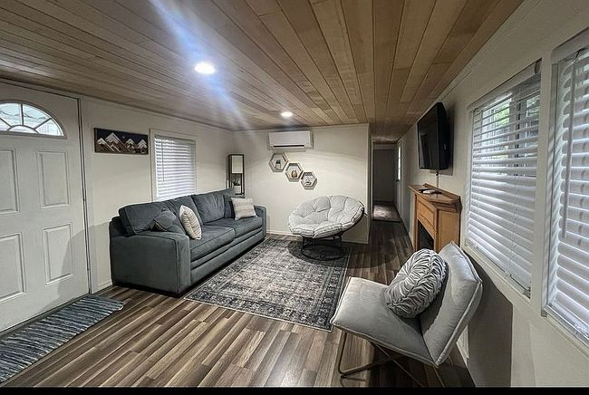Image of 1938 Maryland Ave Space 25
