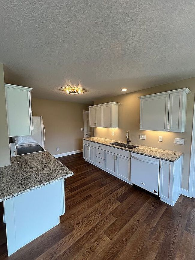 Image of 102 Magnolia Ln