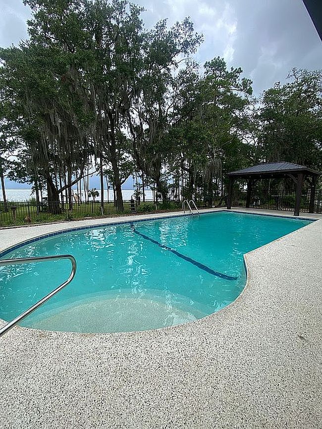 Photo of 215 N Bayshore Dr, Eastpoint, FL