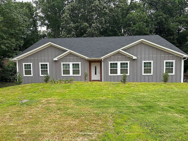 Photo of 4054 Belle Meade Cir, Belmont, NC