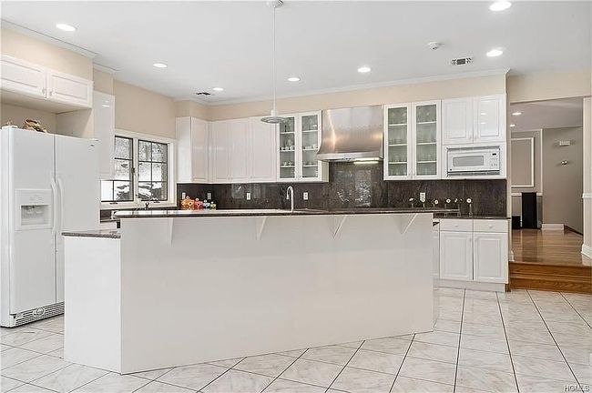 Photo of 8 Valenza Ln, Blauvelt, NY
