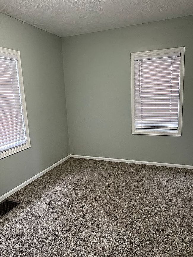 Photo of 2601 S 8th St, Council Bluffs, IA
