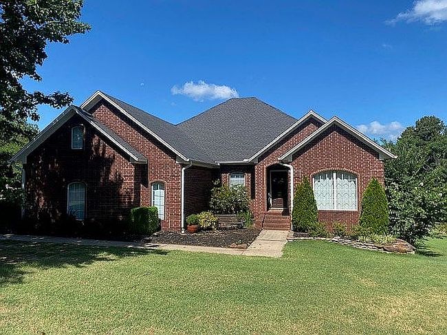 Photo of 307 Autumnwood Dr, Russellville, AR