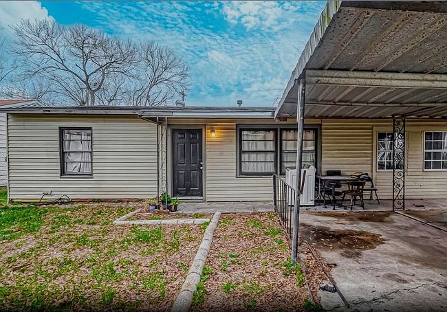 Photo of 7726 Darnay Dr, Houston, TX