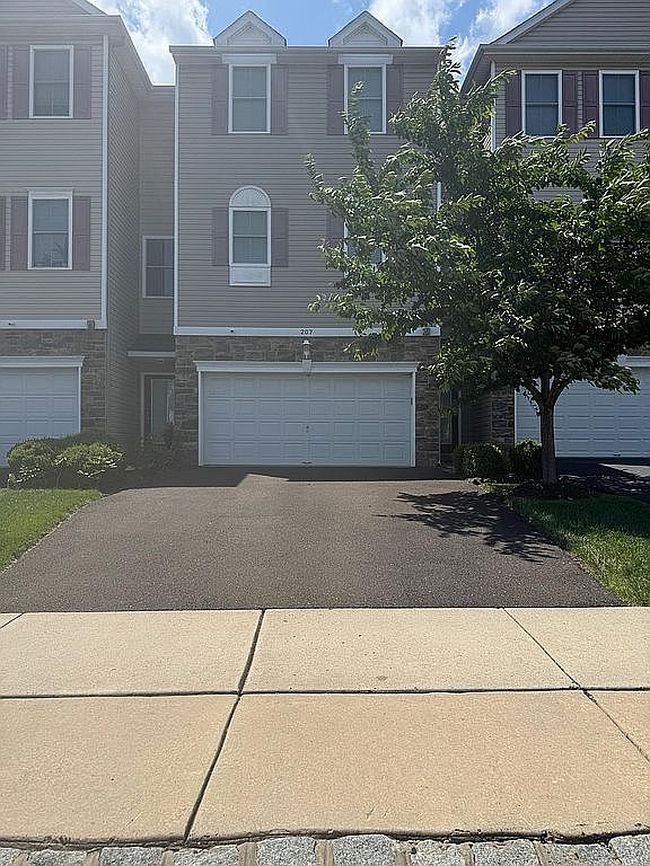 Photo of 207 Saddlebrook Dr, Bensalem, PA