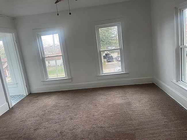 Image of 922 W Lincoln Ave
