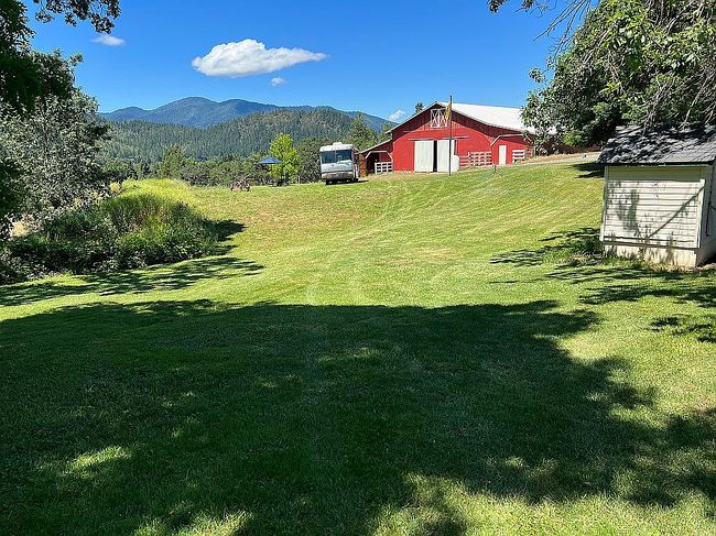 Photo of 8980 N Applegate Rd, Grants Pass, OR