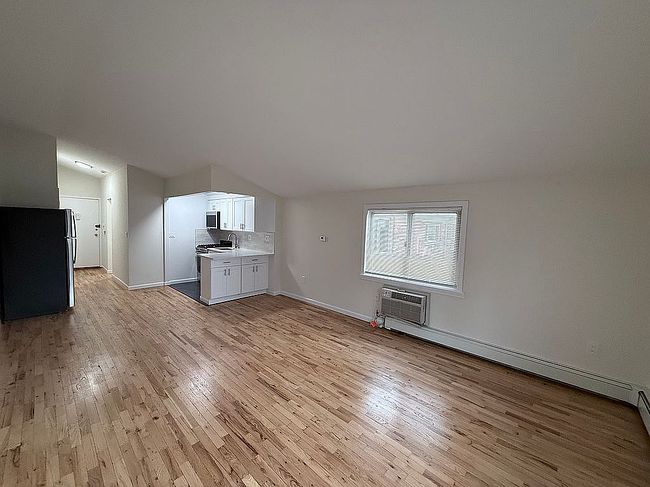 Photo of 828 Pelhamdale Ave Apt 4K, New Rochelle, NY