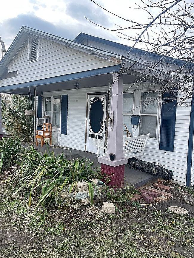 Image of 1 W Pine St