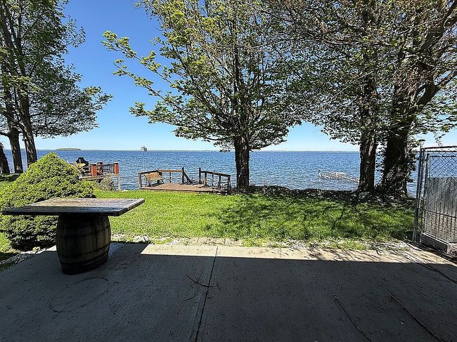 Image of 7353 Lakeshore Rd
