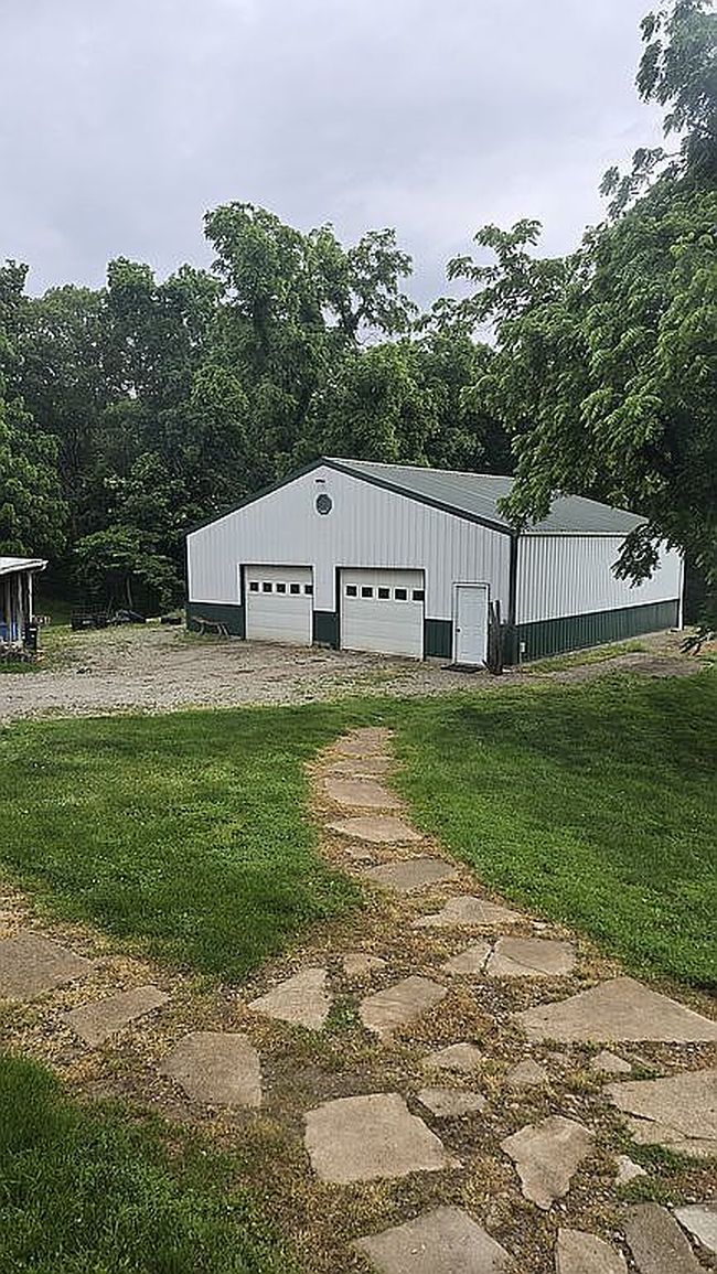 Photo of 400 Washboard Trl, Hillsboro, IL