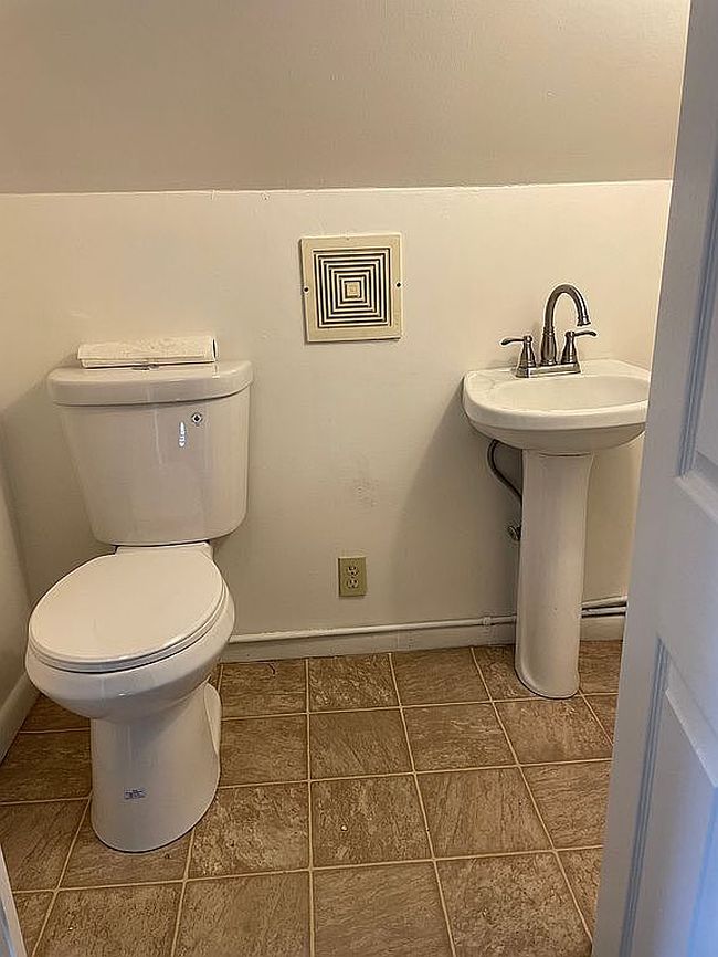 Photo of 14 Compression Ct, Middle River, MD