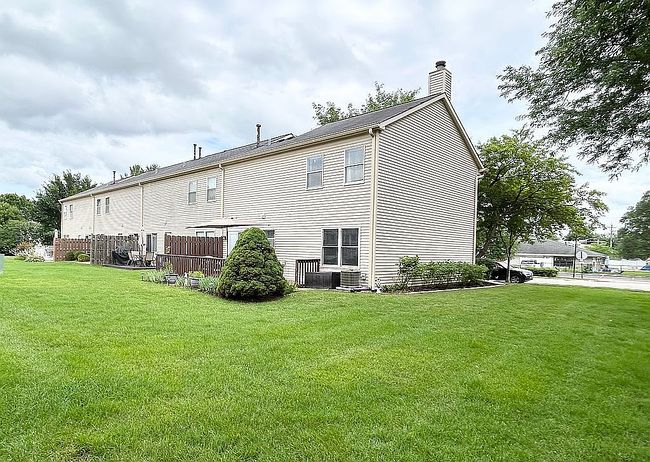 Photo of 901 Wesley Ln, Algonquin, IL