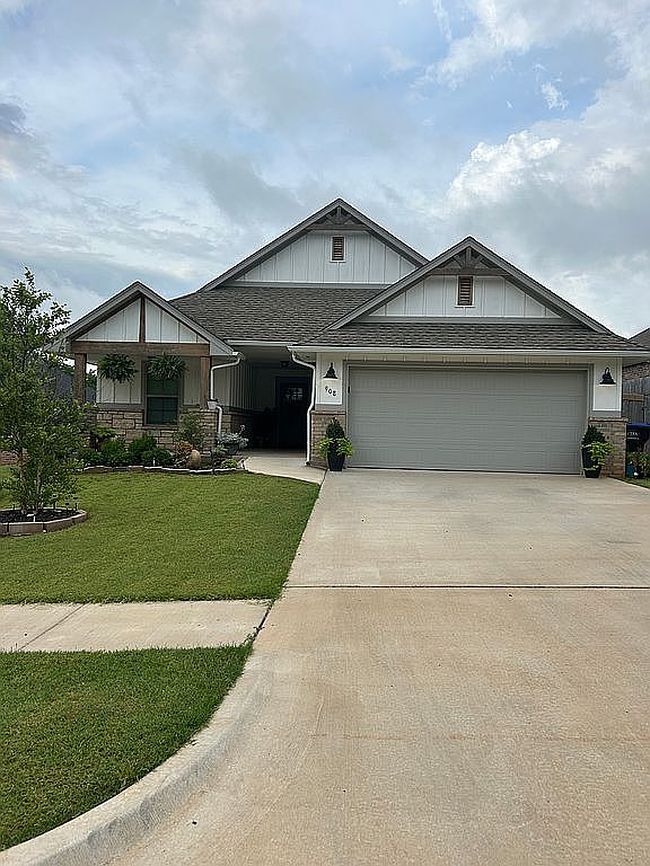 Photo of 908 Dahlia Ln, Noble, OK