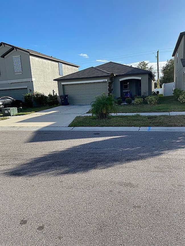 Photo of 10420 Carloway Hills Dr, Wimauma, FL