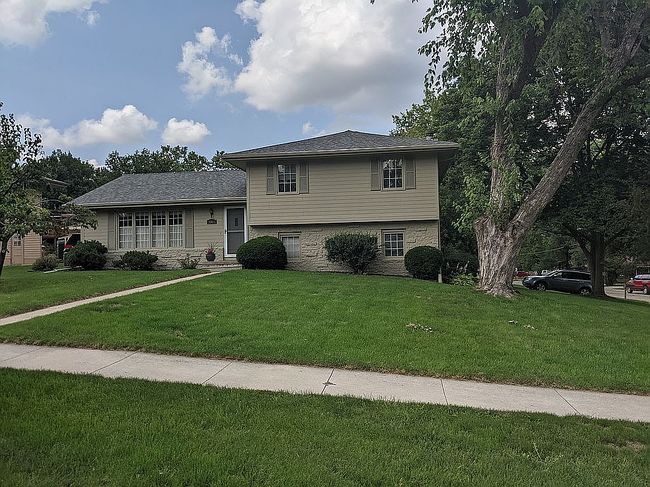 Photo of 8011 Northwest Dr, Clive, IA