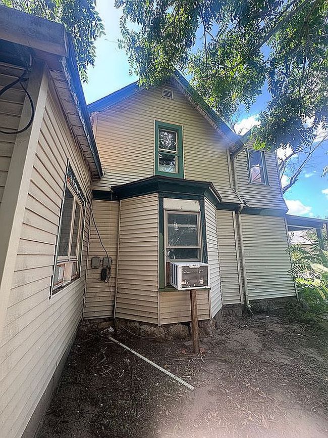 Photo of 115 E 8th Ave, Hutchinson, KS