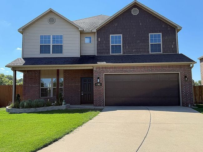 Photo of 1302 W Walker Dr