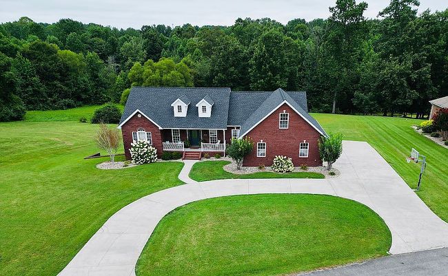Photo of 207 Remington Dr, Russell Springs, KY
