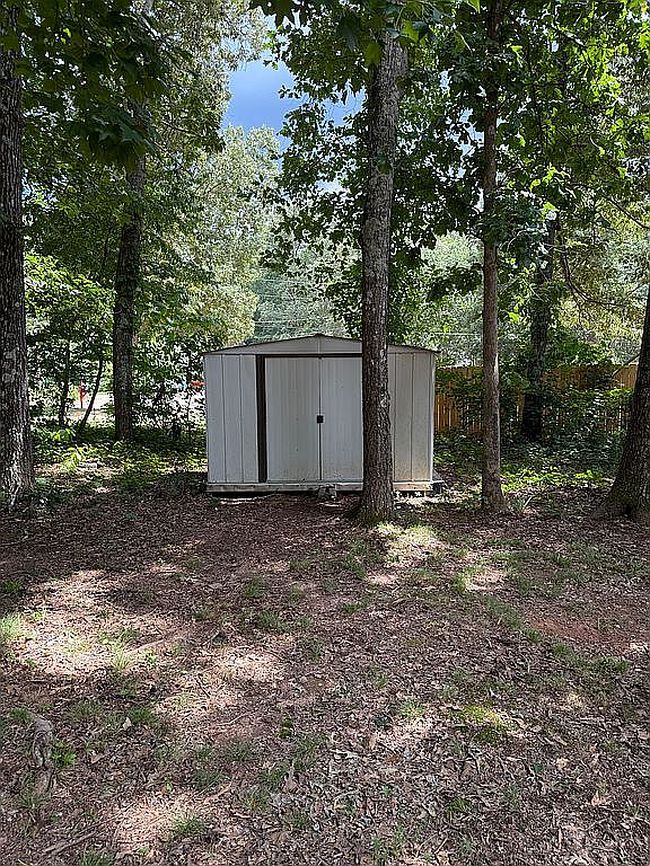 Photo of 127 Lake Forest Dr, Jackson, GA