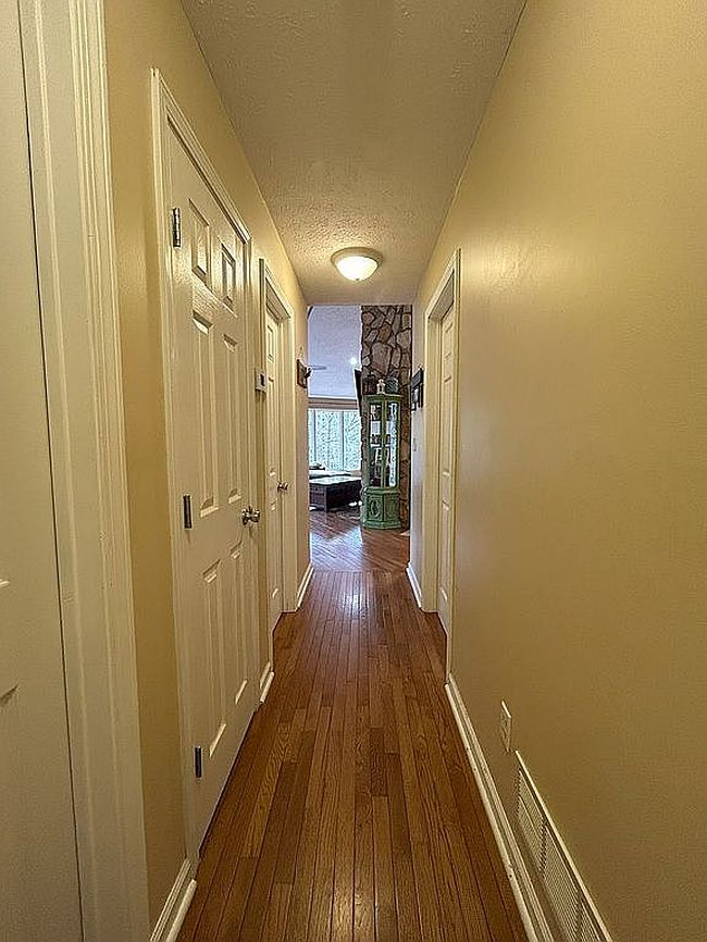 Additional photo 3 of property located at 858 Hillcreek Dr