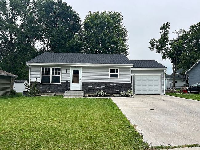 Photo of 208 2nd Ave Nw, Freeport, MN