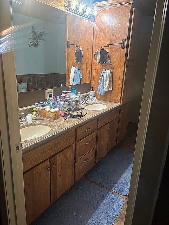 Image of 804 Clover Ln