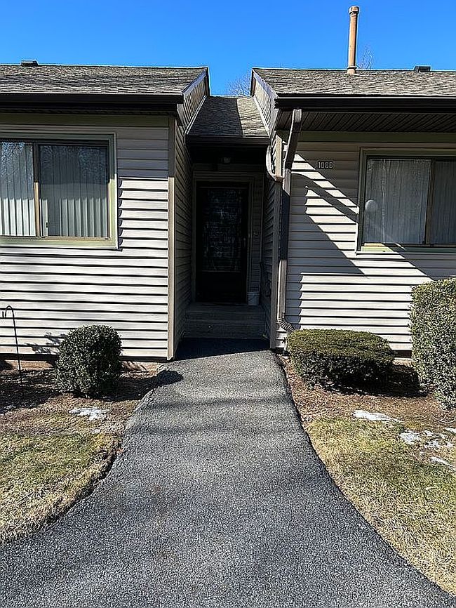 Image of 108 Village Rd Apt B