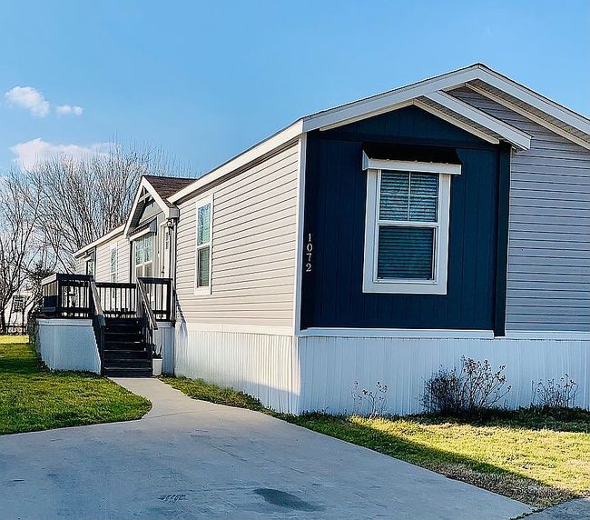 Image of 617 Holfords Prairie Rd Trailer 1072