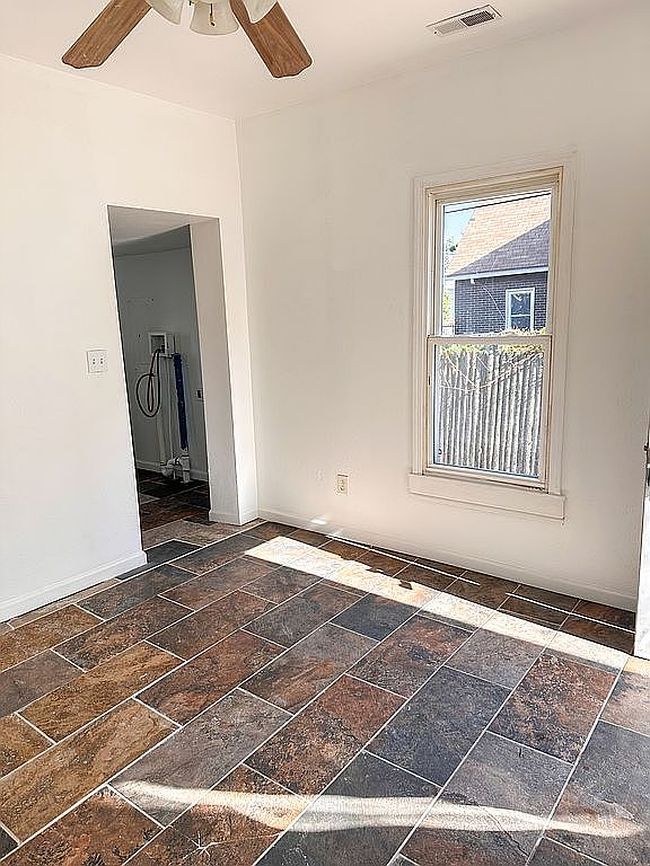 Photo of 2 Riverside Ct, Toledo, OH
