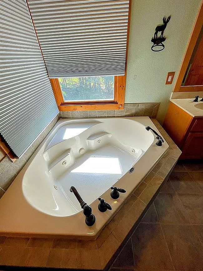 Photo of 617 Barlow Fields Dr, Hayesville, NC