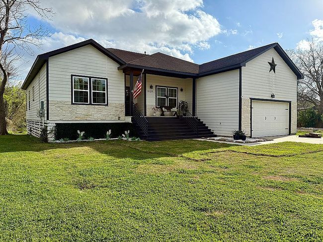 Photo of 5129 Shady Oaks Ln, Friendswood, TX