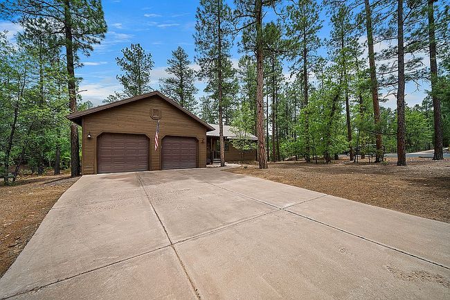 Image of 1601 S Spruce Ln