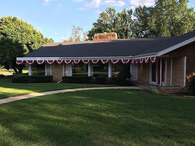 22 Greencroft Dr, Champaign, IL