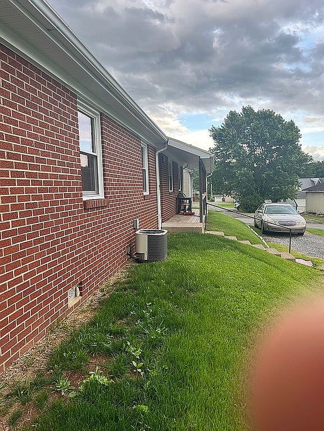 Photo of 803-805 Kunst Dr #2, Weston, WV