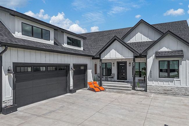 Photo of 5509 164th St, Urbandale, IA