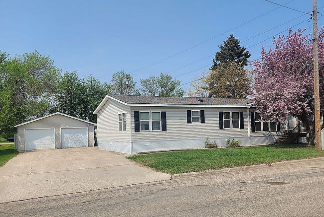 Photo of 225 16th Ave N