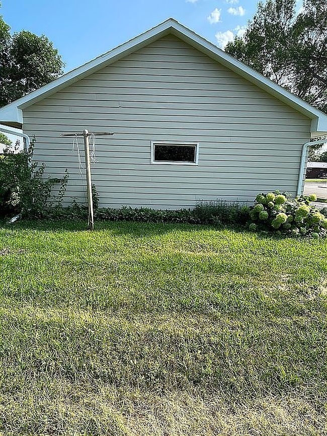 Image of 420 W 2nd St